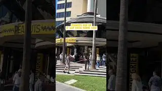 San Diego Comic Con PEANUTS POPUP!This pop up was so cute and I love how much vintage items they had