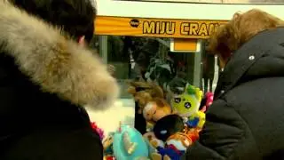 Conan Plays a Claw Machine in Korea