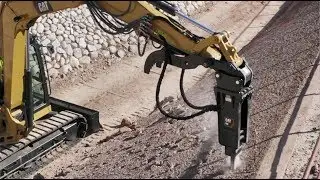 Setting Proper Auxiliary Flow for a Hammer on a Cat&reg; E2 Mini Excavator