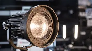 BB&S Lighting CFL: компактный двухцветный светильник с линзой Френеля и магнитными аксессуарами