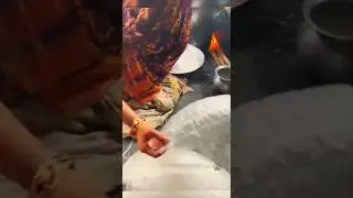 Indian cuisine:The process of making paper-thin rice flour crepes🍗🍌🍮