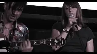 Sannah in duet with Dave Alleckna grooving unplugged @ Rialto Theater -  sein