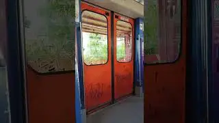 11th generation train doors closing #athensmetro #athens  #metro #railway