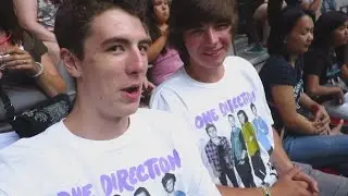 CRAZY ONE DIRECTION FANS! ( Funny Videos & Moments - One Direction Live )