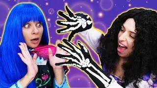Un fantasma a casa delle principesse monelle! 👻 Video divertente per bambini