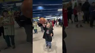 На локте и пальце одновременно 🏀 #freestylebasketball #spin #style