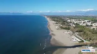 il mare di Paestum unisce l'azzurro del Tirreno all'eternità della Magna Grecia.