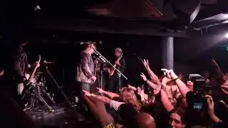 Motley Crue-(You Gotta) Fight for Your Right (To Party!) Live