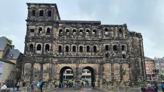 Der Rundgang startet an der Porta Nigra, dem Wahrzeichen von Trier und an vielen Sehensw&uuml;rdigkeiten
