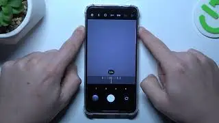 How to Take Photos with the Volume Button on Samsung Galaxy S24 - Use the Volume Button to Zoom