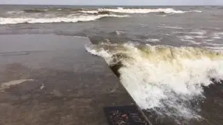 Winter waves at Selkirk Shores State Park