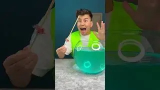 the dwarf pirate dissolved my cotton candy in water 😱🍭