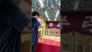 Trying japanese archery first time in Shinsekai | Osaka
