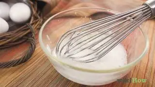 How to Whisk Eggs