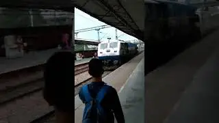 fastest train in India at 200 km/h #faridabadrnewtownrailwaystation