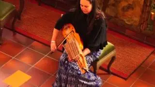 Sue Ferrers mit Ihrer Nyckelharpa in der Valentinus Kapelle in Eppertshausen