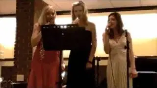 Sisters: Missi Pyle, DeDe & Meredith Pyle Sing Mister Santa song!
