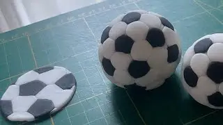 Ballon de foot en p&acirc;te &agrave; sucre