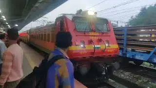 17617 Mumbai CSMT Hazur Sahib Nanded Tapovan Express arriving Kalyan Jn PF4 hauled by WAP4