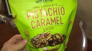 Давайте попробуем шоколадные конфеты Costco Copper Kettle с темным шоколадом, фисташками и караме...