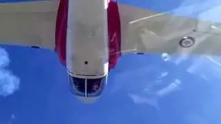 The #CFSnowbirds Solos @MoStrak16 and @paquetgui rock the #ComoxValley with the Mirror Roll!