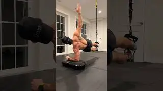 TRX REACH THRU #abs #core #trx #vibration #bodyweight #muscle #athlete #obliqueworkout #shoulders