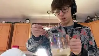 Cooking scrambled eggs