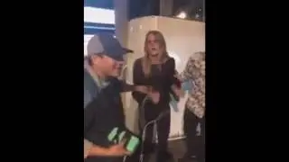 |Mujer ebria jugando a los toques| Lady toques