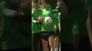 Fieser Prank von Werder-Keeper Michael Zetterer an Senne Lynen! 🤣