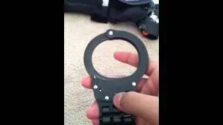 Unboxing my smith& wesson black hinged handcuffs