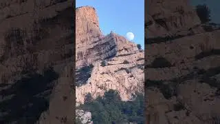 Lune & Rocher des Goudes &agrave; Callelongue #calanques #marseille #garrigue