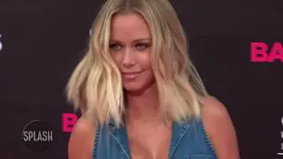 Kendra Wilkinson signs last divorce paper | Daily Celebrity News | Splash TV