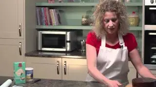 Renshaw: How to cover a fruit cake with Marzipan