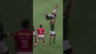 This rugby player showed UNBELIEVABLE strength! #Rugby #HSBCSVNS #Shorts