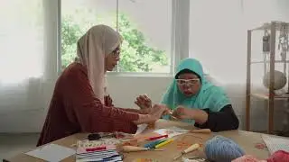 Latch Hook Badge Making with Izzi & Rabia