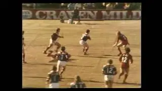 1979 Steve McFarlane scorches for a try