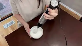D&eacute;couvrez l&rsquo;Ensemble Mixeur plongeant et hachoir BioloMix 1500W et ses accessoires malins