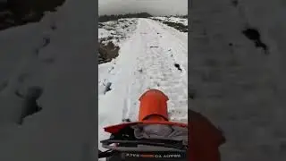 Riding fast in the snow #automobile #enduroadventures #bikelife #enduro #dirtbike #enduroday