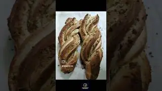 Braided Garlic Bread recipe #braided #breadrecipe #bread #garlicbread #bake #baking #spiral #festive