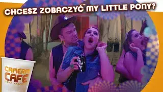 Zjadła w pracy całe pudełko grzyb&oacute;w 🍄😵 | Camera Cafe. Nowe Parzenie