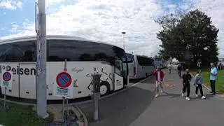 Crossing main Geneva Bridge by bike in 360 8k video.