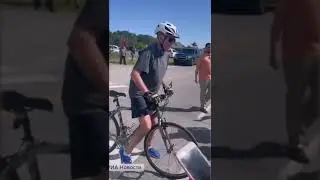 Байден упал с велосипеда 2022 😂👍Biden fell off his bike #Best7x7 #Biden #shorts