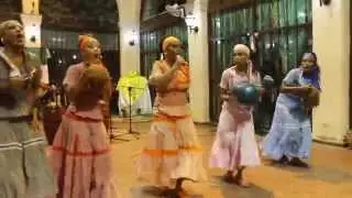 Ofunshi Oba Koso with Grupo Obini Bata in Havana, Cuba 2014.