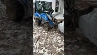 Камень против погрузчика 🪨 На чьей стороне вы?