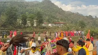 Gaon me vlog. गांव में ब्लॉग।।#pahadilifestyle #garhwali #viral #pahadi😂❤️ 