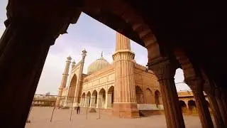 Islamic Background Video - Copyright &copy; Free &ndash; Panning Shot of Jama Masjid From Colonnade