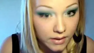 NikkieTutorials | Teal Smoked out eyes.
