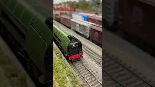 Hornby LNER Gresley P2 #2002 'Earl Marischal' With Steam Generator Fires Up