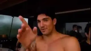Gabriel Medina ofereceu 500 U$ para Leandro Usuna entrar em Pipeline storm e ainda tirar um tubo