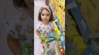 Oh, so naughty! 😳 #video #cute #kids #shoppingmall #shoppingvideos #gummycandy